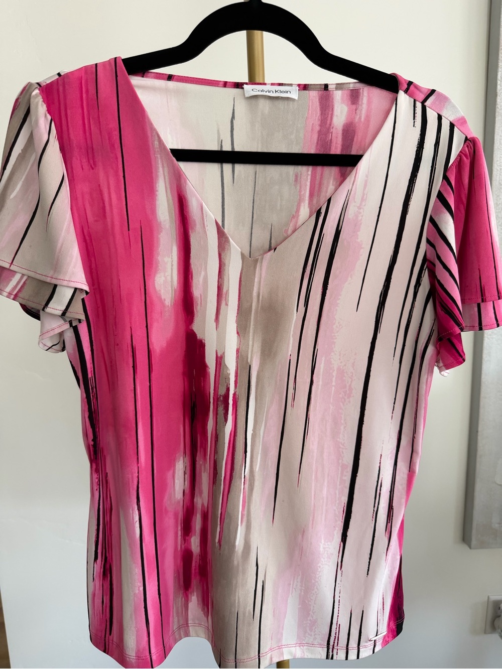 333. Calvin Klein Pink & Cream V-Neck Short Sleeve Top